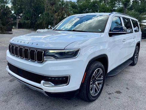 Used 2023 Jeep Wagoneer L Series II image 11