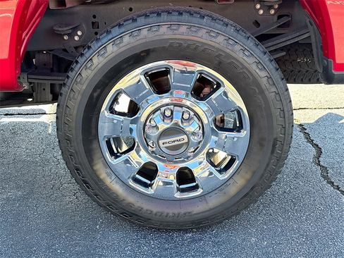 Used 2024 Ford F250 Lariat w/ Chrome Package image 24