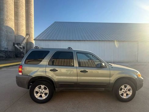 Used 2005 Ford Escape XLT image 10