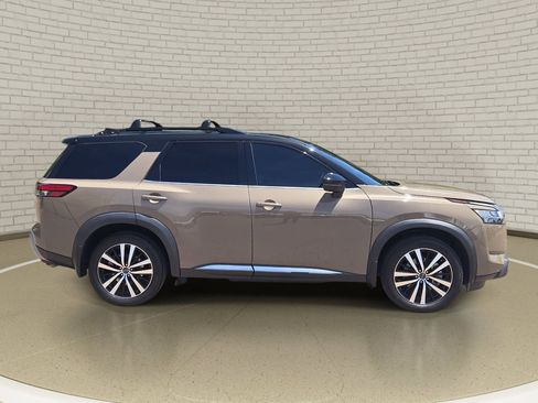 Certified 2024 Nissan Pathfinder Platinum w/ Cargo Package FWD image 4