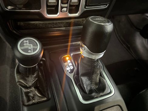 Used 2022 Jeep Gladiator Sport image 26