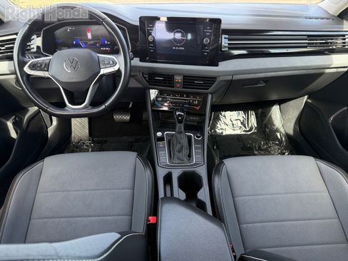 Used 2025 Volkswagen Jetta SE FWD image 27