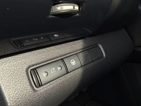 Used 2024 Nissan Pathfinder SV FWD image 34