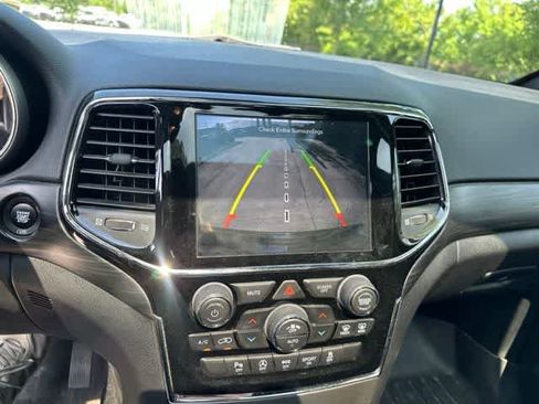 Used 2020 Jeep Grand Cherokee Altitude AWD/4WD image 9