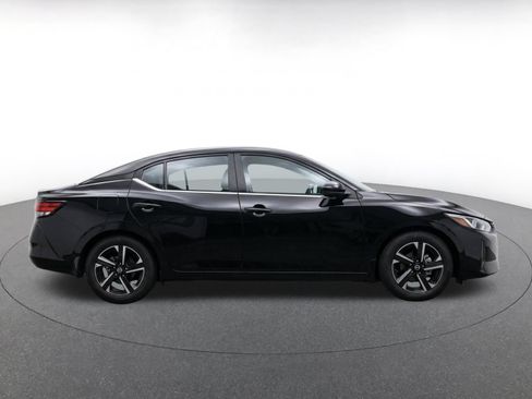 Used 2025 Nissan Sentra SV FWD image 9
