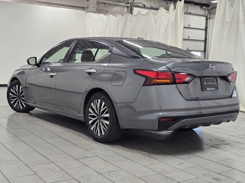 Used 2024 Nissan Altima 2.5 SV image 11
