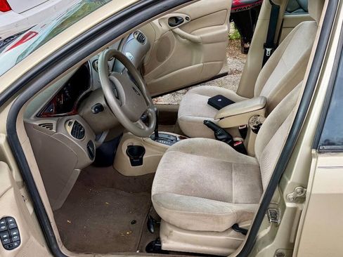 Used 2002 Ford Focus SE FWD image 16