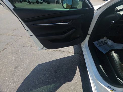 Used 2019 MAZDA MAZDA3 Hatchback FWD image 12
