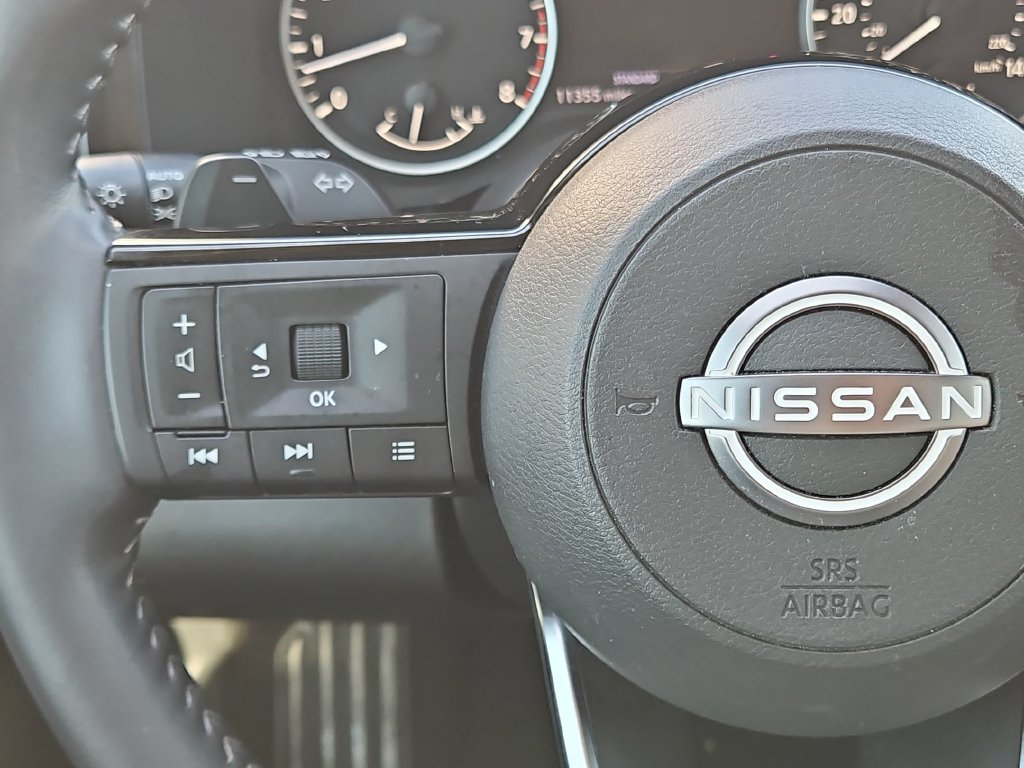 Used 2025 Nissan Pathfinder SL w/ SL Premium Package FWD image 24
