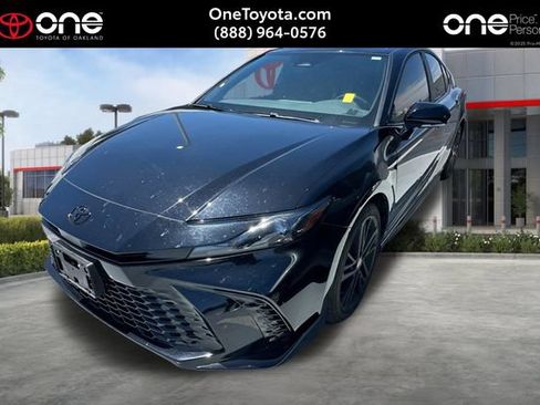 Used 2026 Toyota Camry Hybrid FWD image 1
