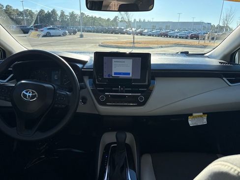 Used 2025 Toyota Corolla LE image 16