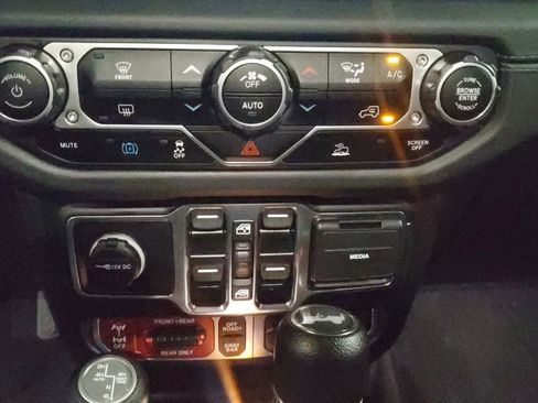 Used 2024 Jeep Wrangler Unlimited Rubicon 4xe AWD/4WD image 25