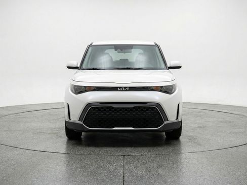 Used 2025 Kia Soul LX w/ LX Technology Package FWD image 2