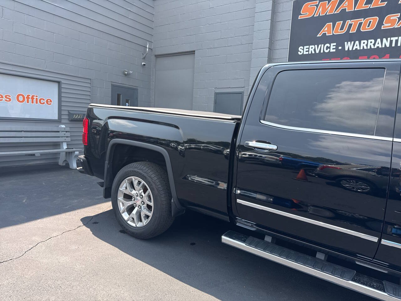 Used 2015 GMC Sierra 1500 SLT w/ SLT Crew Cab Value Package AWD/4WD image 9