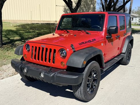 Used 2012 Jeep Wrangler Unlimited Sport image 1