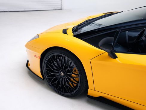 Used 2018 Lamborghini Aventador S image 21