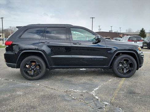 Used 2019 Jeep Grand Cherokee Laredo AWD/4WD image 26
