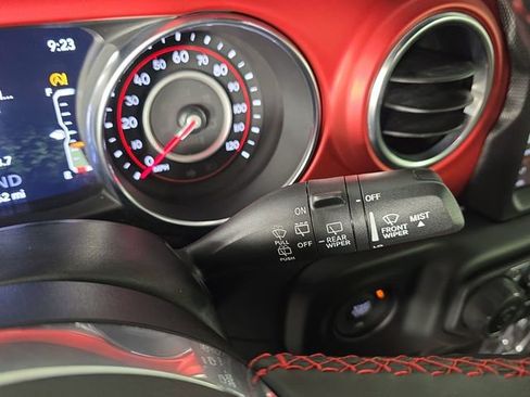 Used 2021 Jeep Wrangler Unlimited Rubicon AWD/4WD image 32