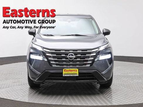 Used 2024 Nissan Rogue S AWD/4WD image 2