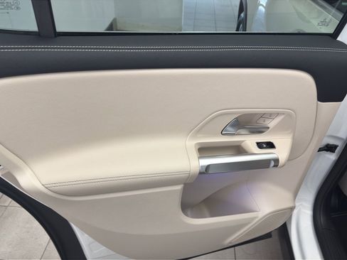 Used 2023 Mercedes-Benz GLB 250 image 27