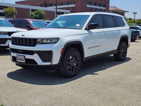 New 2026 Jeep Grand Cherokee L 2WD image 3