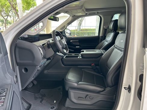Used 2025 Ford Expedition Platinum AWD/4WD image 6