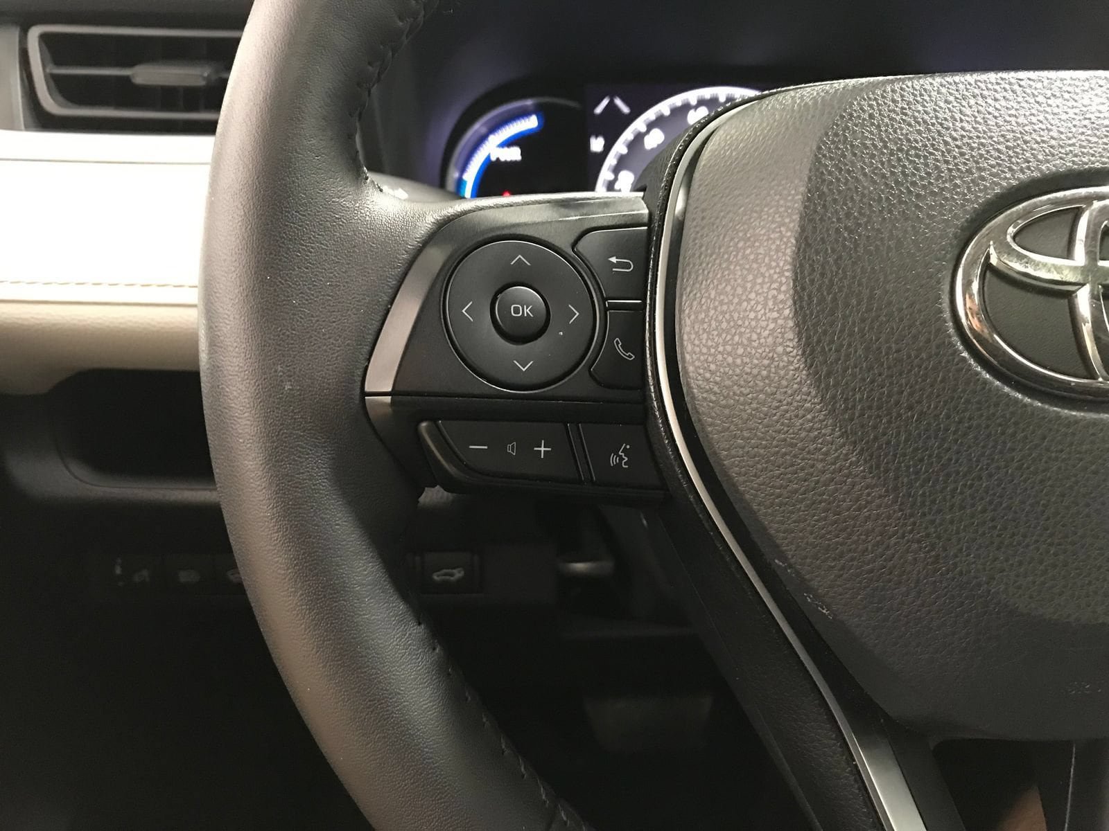 Used 2023 Toyota RAV4 XLE w/ Convenience Package AWD/4WD image 19