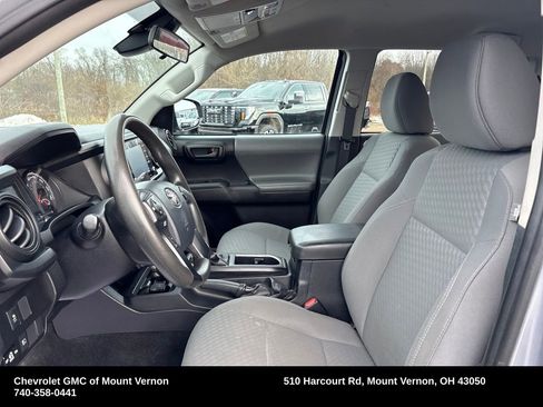 Used 2020 Toyota Tacoma SR image 9