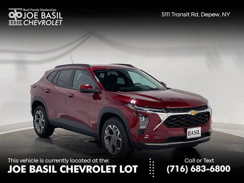 Used 2024 Chevrolet Trax LT image 1