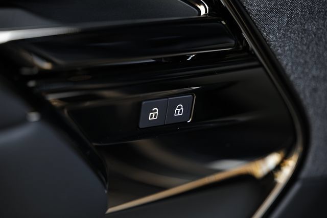 New 2026 Land Rover Range Rover Sport SE AWD/4WD image 34