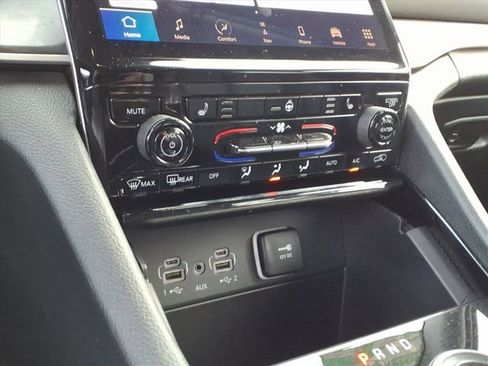 Used 2023 Jeep Grand Cherokee Limited w/ Black Appearance Package image 14