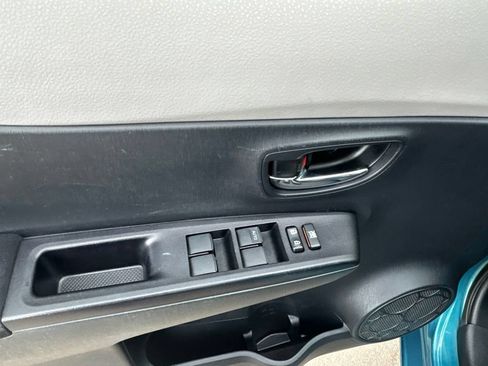 Used 2012 Toyota Yaris LE FWD image 17