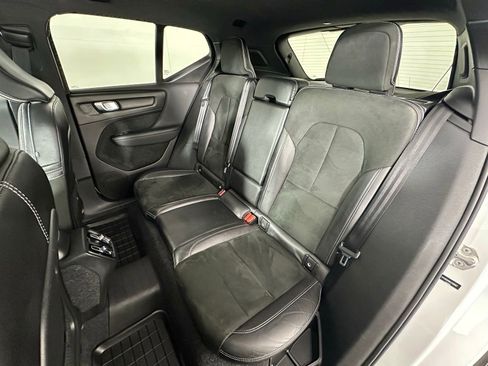 Used 2019 Volvo XC40 T5 R-Design image 31