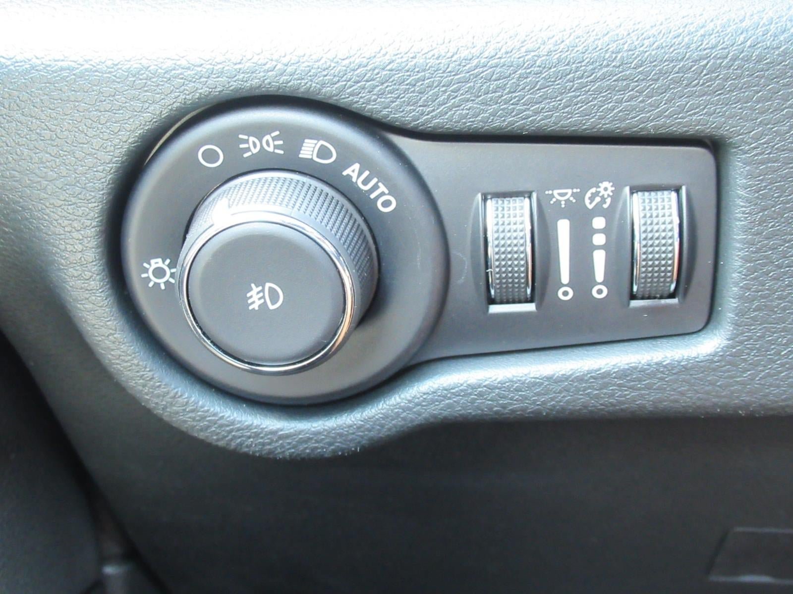 Used 2026 Chrysler Pacifica Limited FWD image 23