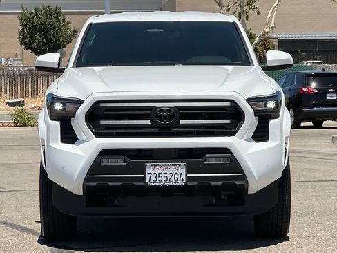 Used 2025 Toyota Tacoma SR5 w/ SR5 Upgrade Package AWD/4WD image 11
