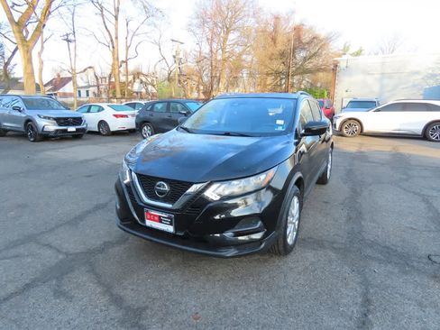 Used 2020 Nissan Rogue Sport SV image 1