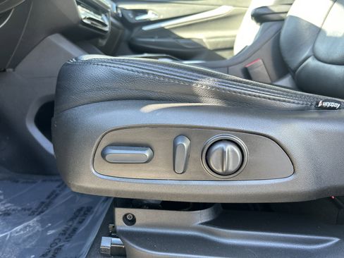 Used 2023 Chevrolet Bolt EUV LT w/ Comfort Package image 10