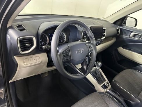 Used 2021 Hyundai Venue image 13