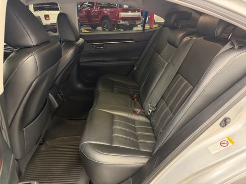 Used 2016 Lexus ES 350 w/ Luxury Package w/Wood Trim FWD image 15