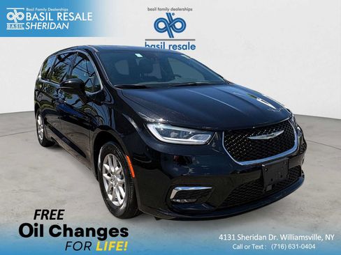 Used 2025 Chrysler Pacifica Select FWD image 1