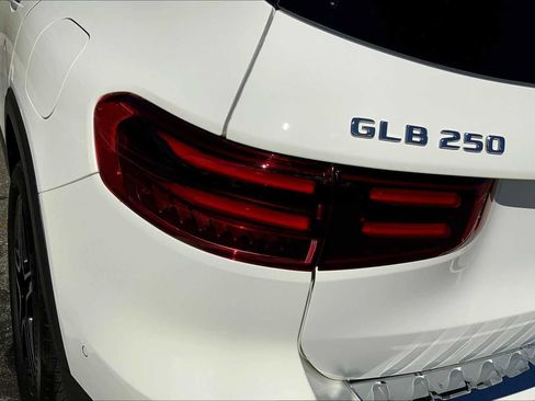 New 2026 Mercedes-Benz GLB 250 4MATIC image 18