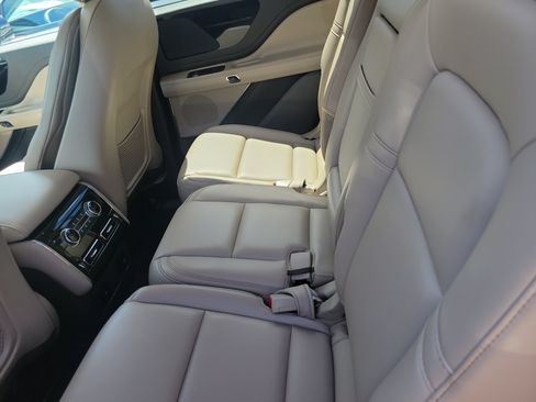 Certified 2024 Lincoln Aviator 2WD image 8
