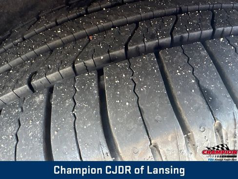 Used 2019 Chrysler Pacifica Limited w/ Tire & Wheel Group FWD image 46