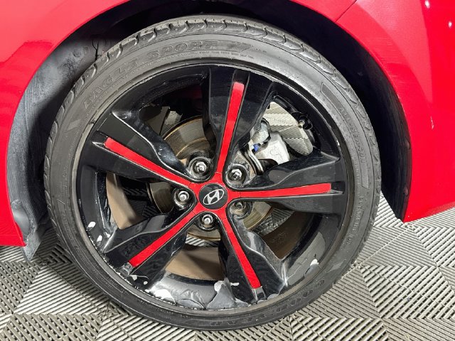Used 2017 Hyundai Veloster Value Edition FWD image 32