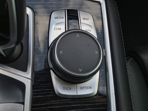 Used 2022 BMW 740i w/ Premium Package RWD image 34