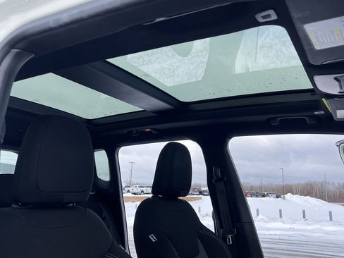 Used 2021 Jeep Renegade Latitude w/ Sun & Sound Group image 34