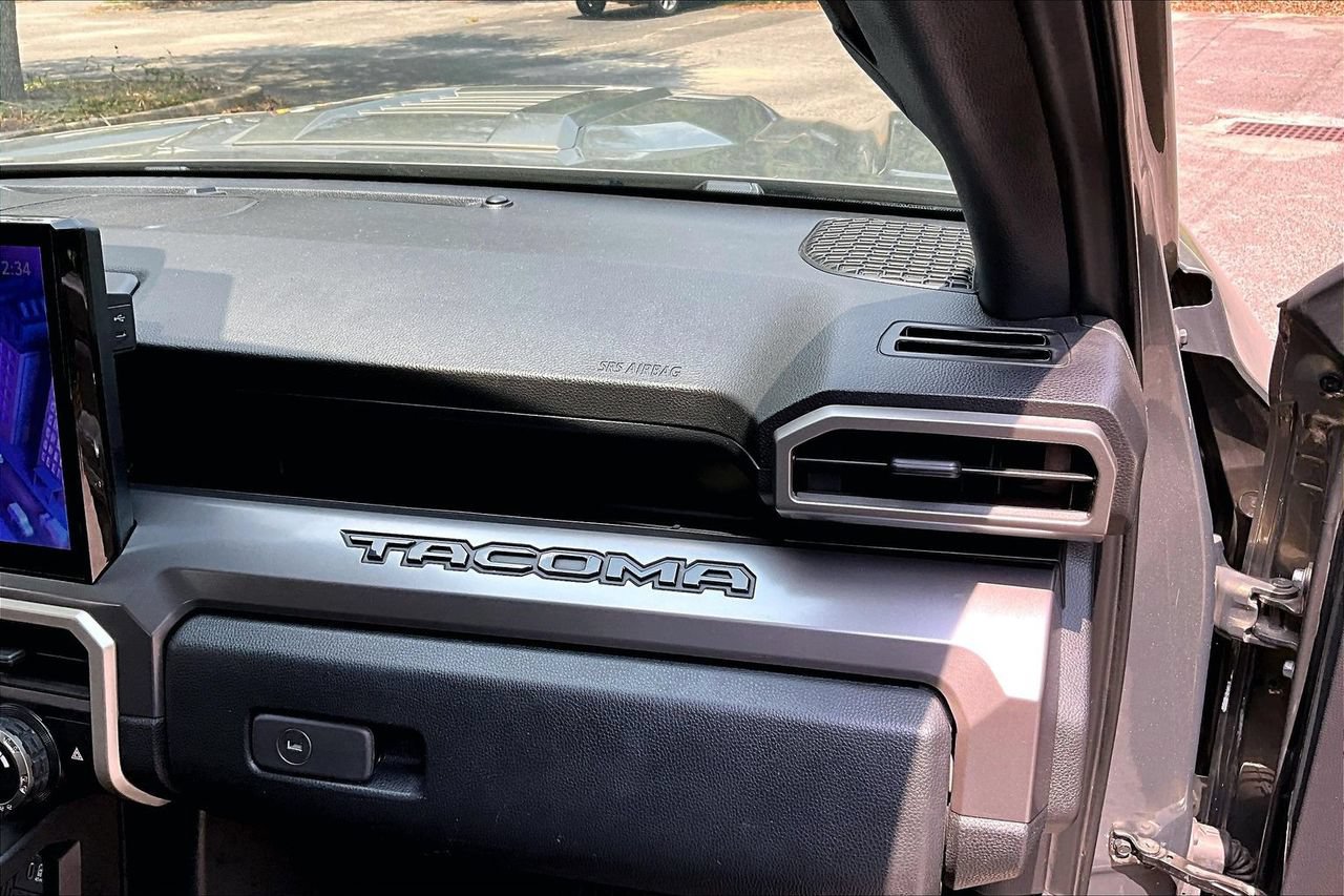 Used 2024 Toyota Tacoma TRD Sport AWD/4WD image 22