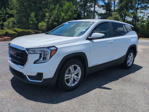 Used 2024 GMC Terrain SLE image 8