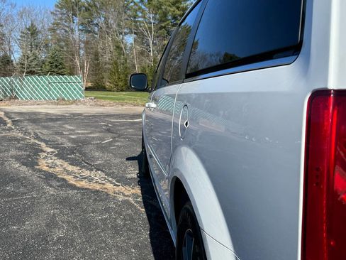 Used 2017 Dodge Grand Caravan SXT FWD image 13