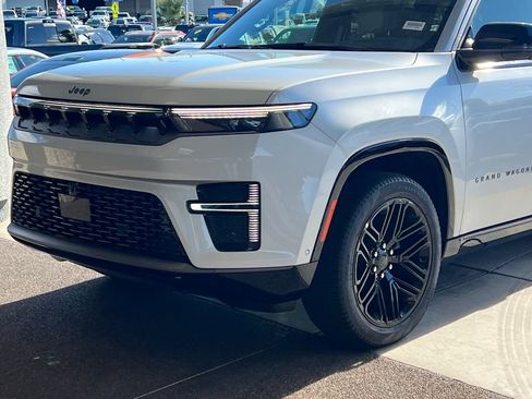 New 2026 Jeep Grand Wagoneer Limited AWD/4WD image 3